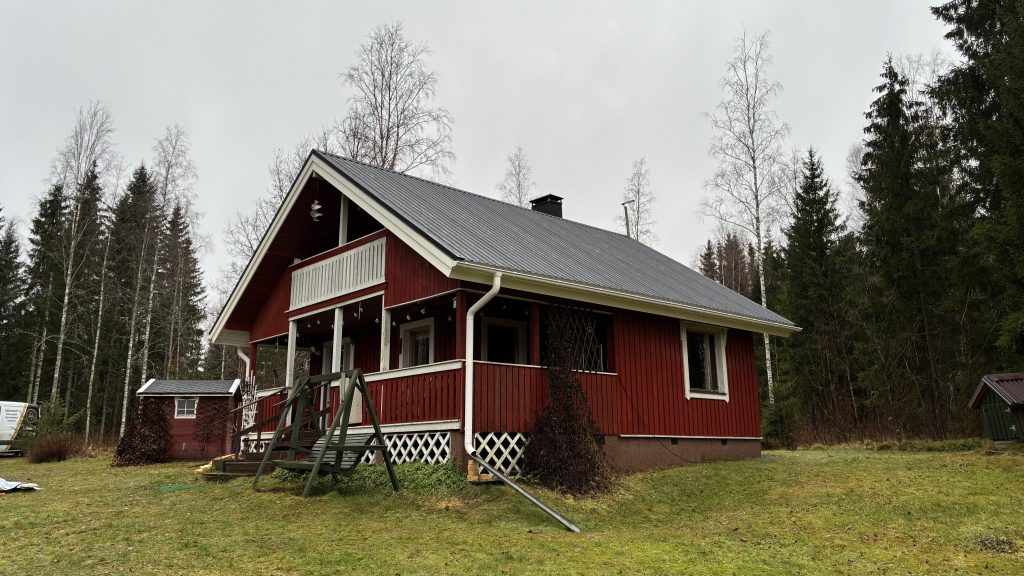 Katon myrskyvaurioiden toimintaopas: suojaus, vahinkoilmoitus ja korjauksen järjestäminen