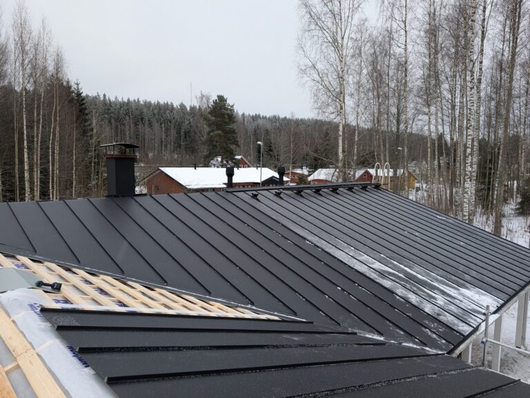 Kattoremontti Mäntsälä–Hyvinkää-alueella: miten savimaat, routa ja tuuli vaikuttavat kattoratkaisuihin?