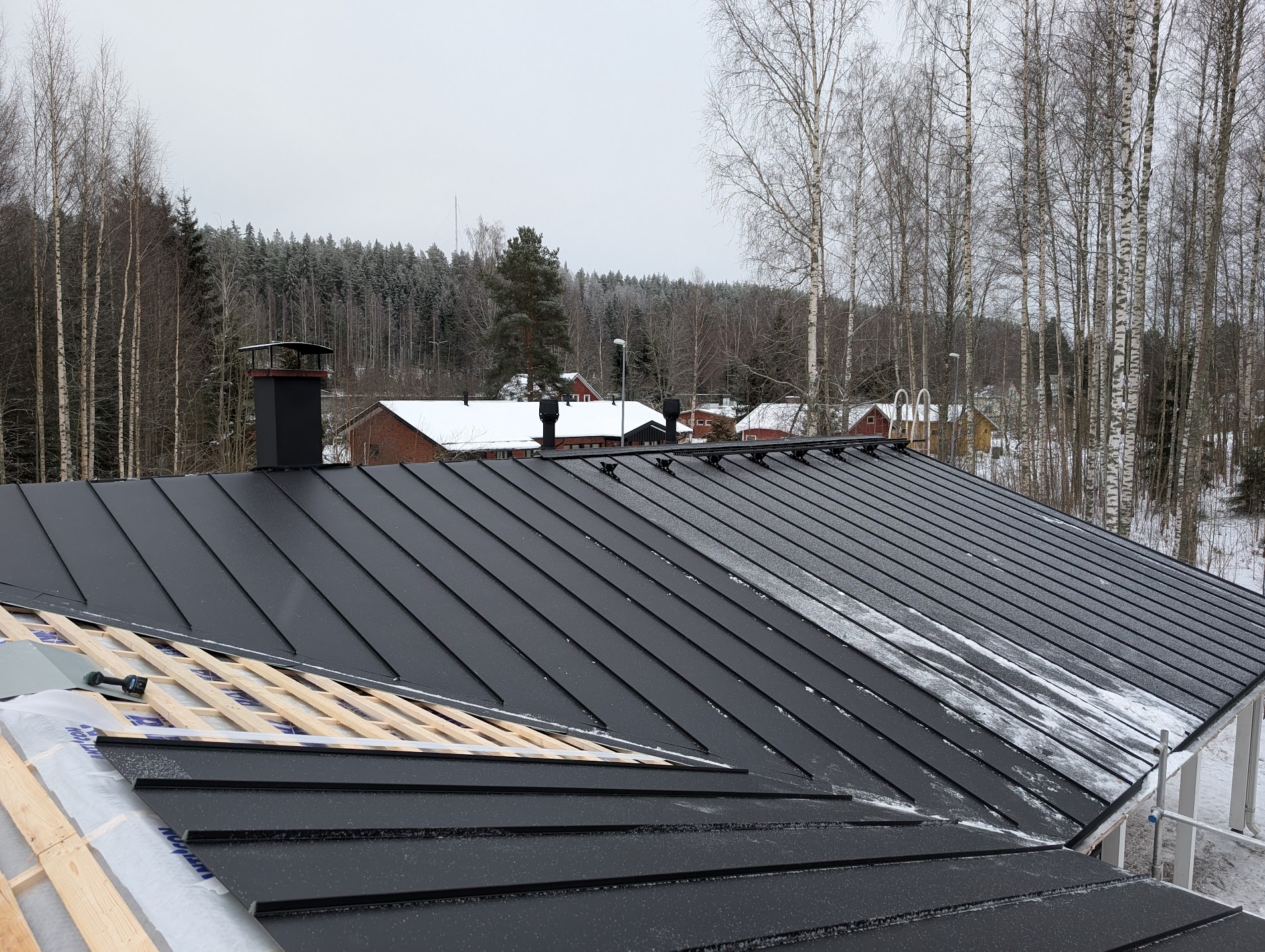 Höyrynsulun tiivistys parantaa yläpohjan kosteusturvallisuus lisäeristyksen yhteydessä